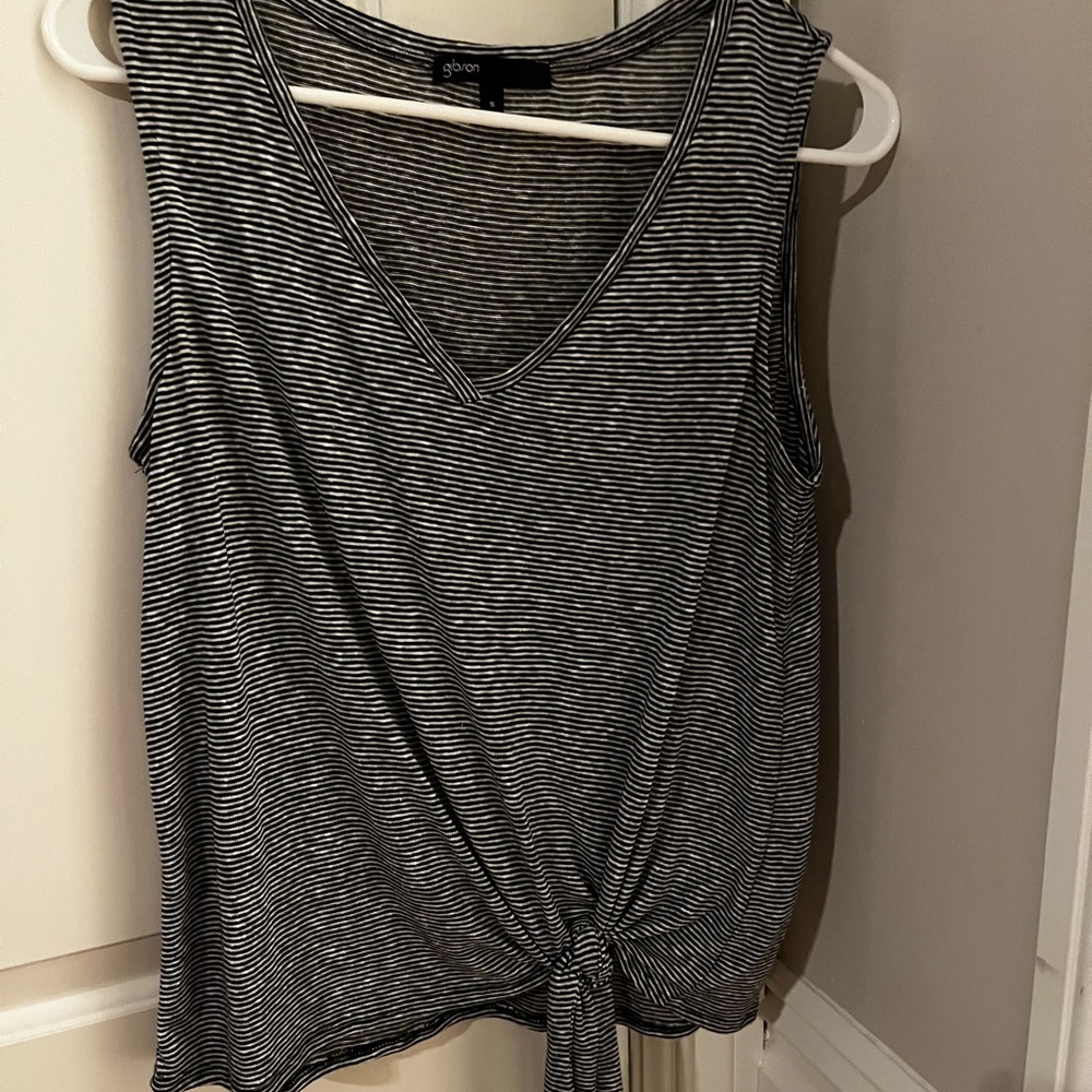 Gibson tank with tie on bottom.